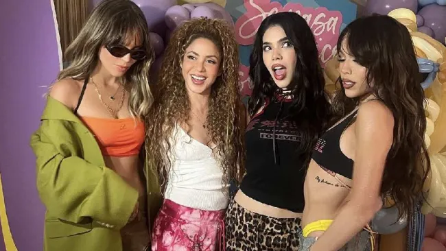 Shakira arma fiesta con Belinda, Danna Poala y Kenia Os