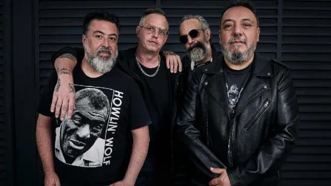 El guitarrista (lente oscuro) está en recuperación tras visitar al médico.