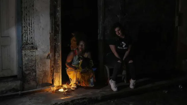 En Cuba siguen sin luz por apagón y ahora temen por la llegada del Huracán Oscar