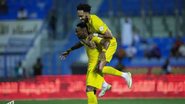 Julián Quiñones anotó en la victoria a Al Qadsiah ante Damac