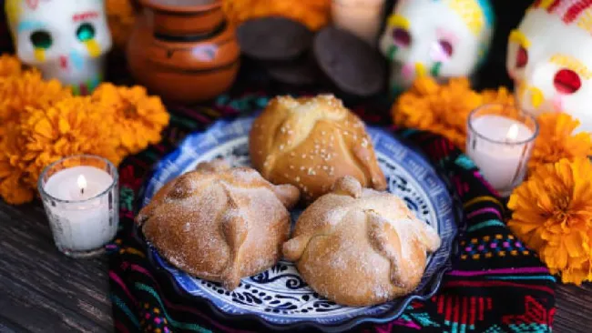 Pan de Muerto: Origen y Significado en México 