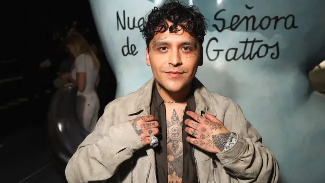 Christian Nodal recibe premio de la Universidad de Harvard