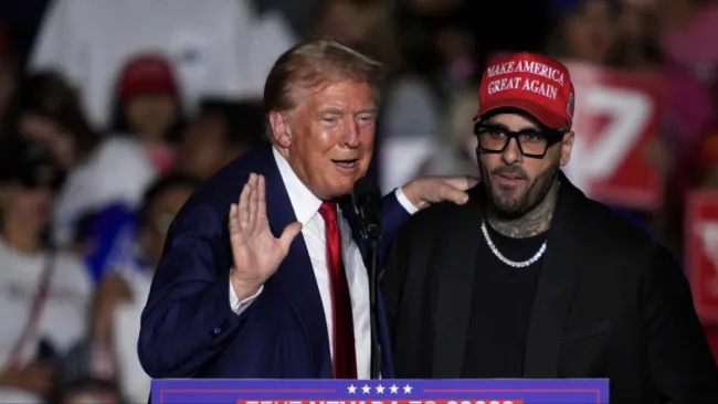 El reguetonero estuvo en un mitin del empresario para respaldarlo en su candidatura.