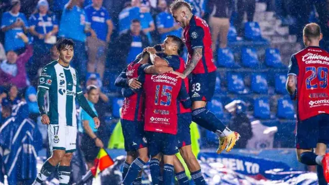 Cruz Azul venció a Santos y va por el pleno de victorias
