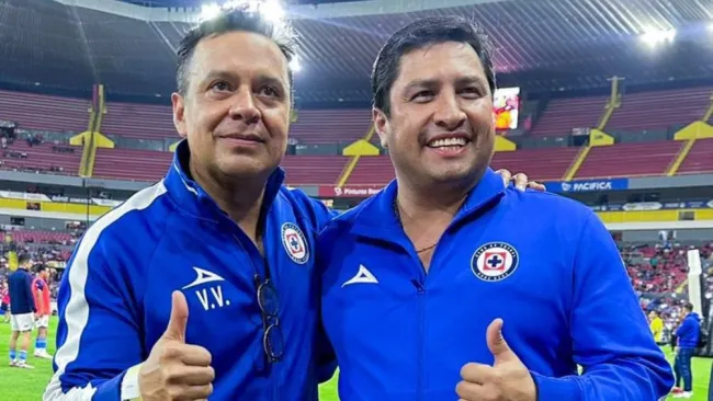 Julión Álvarez viste los colores del Cruz Azul en el partido ante Atlas