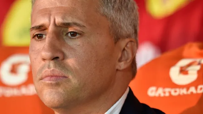 El legendario exjugador Hernán Crespo fue cesado de su puesto como entrenador