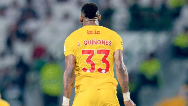 Quiñones celebra un gol con el Al-Qadsiah