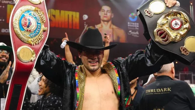 'Zurdo' Ramírez vence a Chris Billam-Smith y unifica dos cinturones de peso crucero