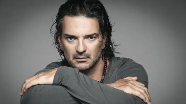 ¡Ricardo Arjona regresa con 'Seco'! El guatemalteco presenta su nuevo álbum tras estar en silla de ruedas