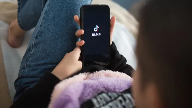 TikTok implementa nuevas medidas como parte de su estrategias para proteger a los menores de edad 