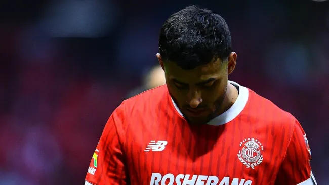 Niño consuela a Alexis Vega tras eliminación de Toluca: “Cabeza arriba, eres una leyenda”
