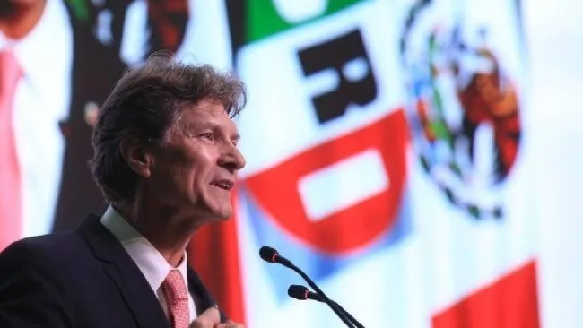 Enrique de la Madrid renuncia al PRI tras 43 años