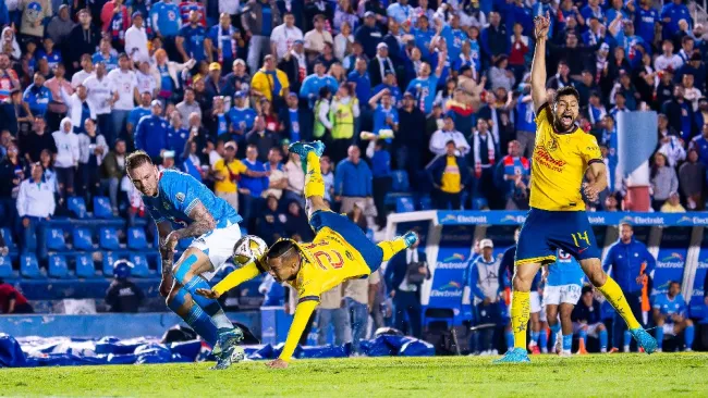 Revelan audios del VAR del penal sobre ‘Chiquito’ Sánchez