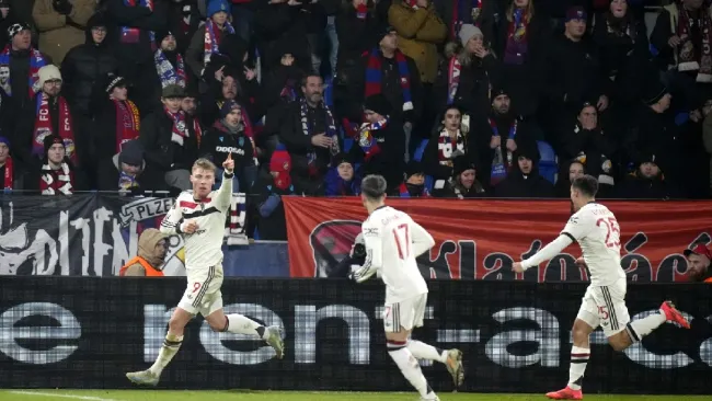 Manchester United viene de atrás y remonta de visita a Viktoria Plzeñ