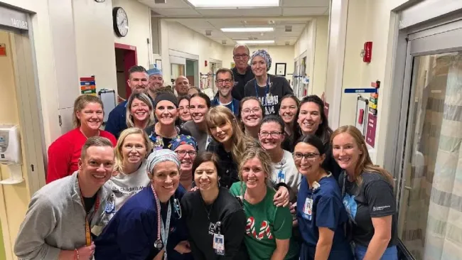 ¡Taylor Swift sorprende a un hospital infantil en Kansas City!