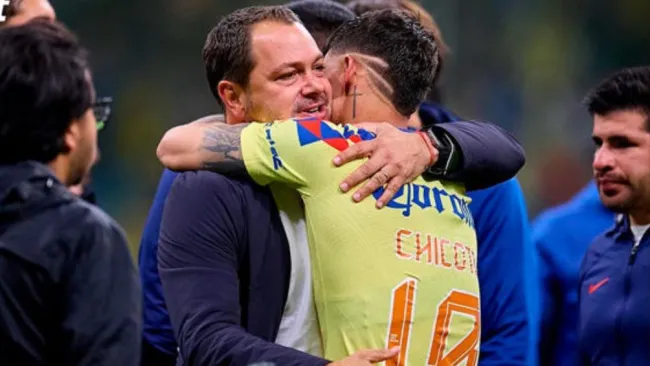 Baños abrazando a Calderón