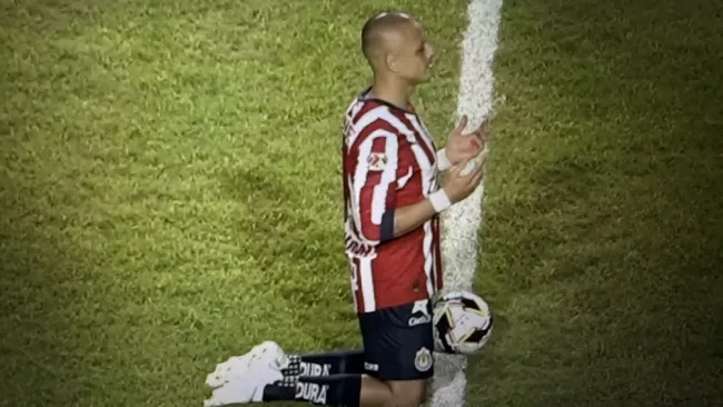 Chicharito mostró molestias en amistoso