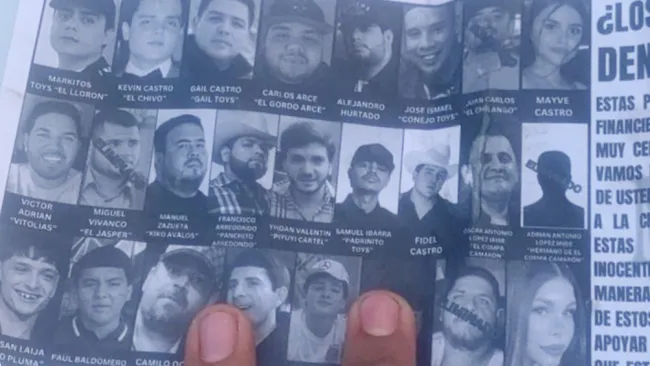 En varios puntos del municipio cayeron estos papeles.