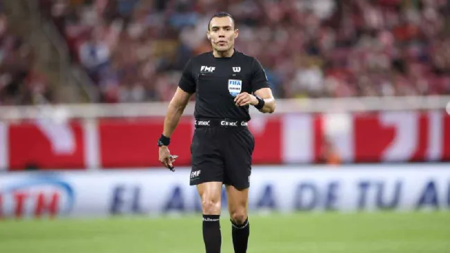 Comisión de Arbitraje regaña al Gato Ortiz por declaraciones sobre el América vs Cruz Azul