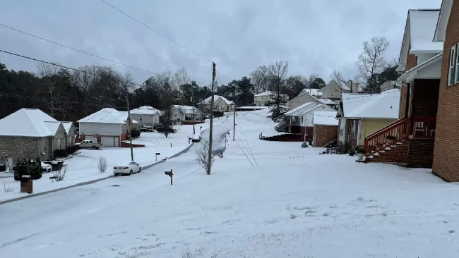 El fenómeno natural dejó nieve de hasta 30 centímetros de altura.