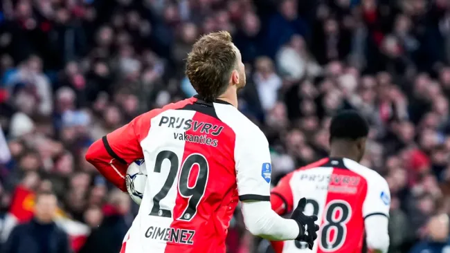 Santiago Giménez anota en el delo Feyenoord vs Utrecht 