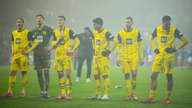 Dortmund sufre otra derrota en la Bundesliga y aumenta la presión sobre su DT