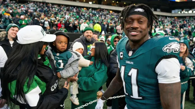 Gracias a AJ Brown se disparan ventas de libro en Amazon