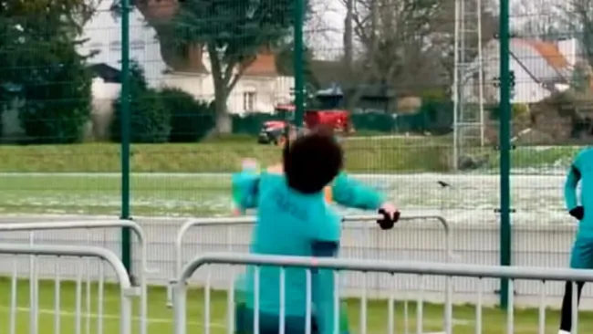 Chilena del Chino Huerta en práctica del Anderlecht impresiona a sus compañeros