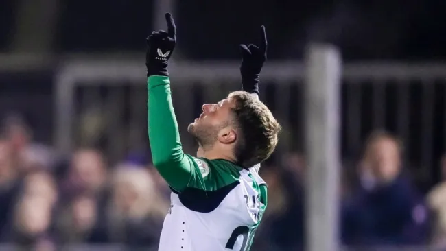 Santi Giménez marca doblete con Feyenoord en Copa