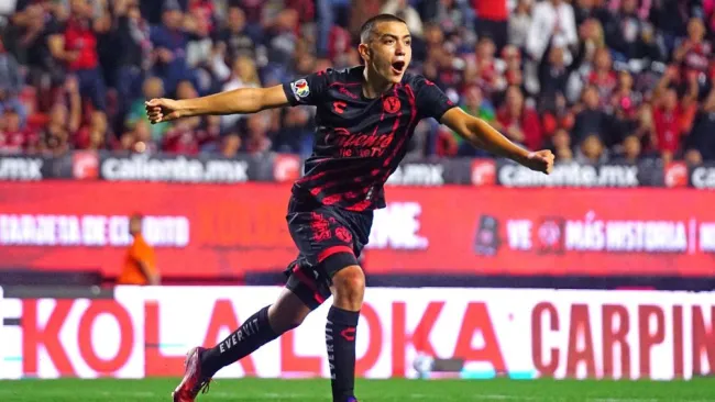 Mora rompió el récord como el más joven en debutar con el Tri