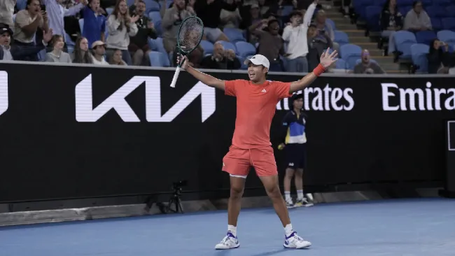 Learner Tien venció a Medvédev y pasó a tercera ronda en el Abierto de Australia