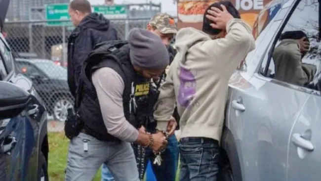 El mandatario electo prometió limpiar a su país de la llegada de personas ilegales por seguridad nacional.