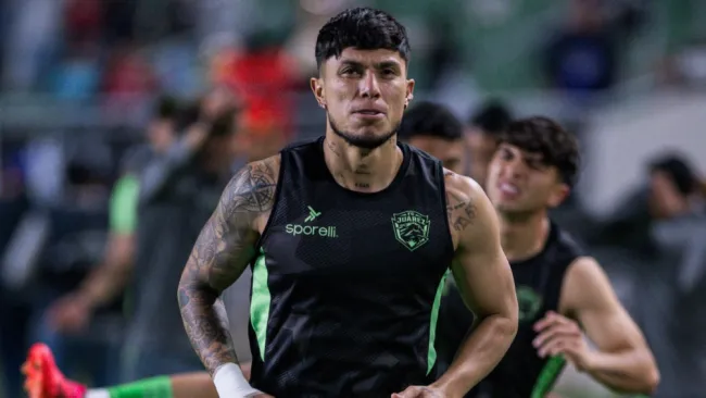 Carlos Salcedo rompe el silencio tras lesión de ligamento cruzado: “Nada pasa por casualidad”