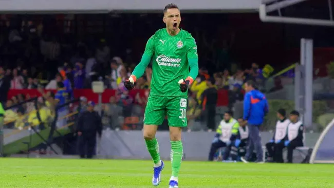 Miguel Gómez y Óscar Whalley son baja en Chivas por lesión 