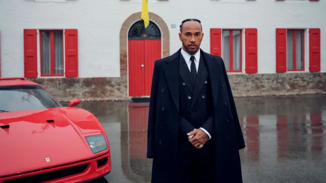 Lewis Hamilton llega a Maranello