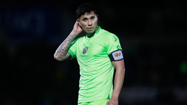 Carlos Salcedo se suma a la lista de jugadores que se rompieron los ligamentos 