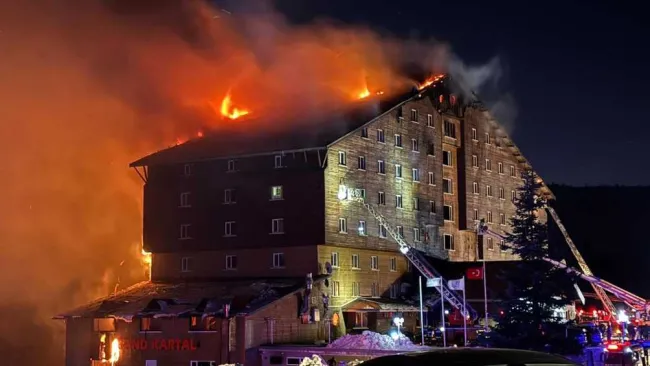VIDEO: Incendio en hotel de Turquía deja al menos 66 muertos 