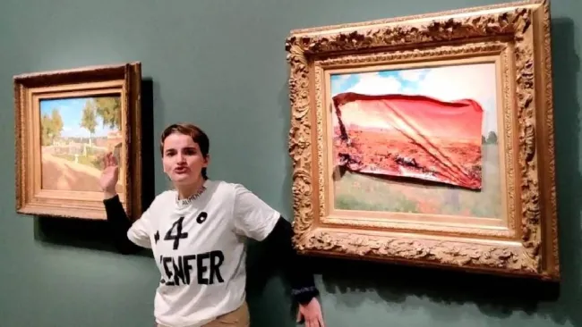 Francia absuelve a activista ecologista por pegar un cartel en un cuadro de Monet