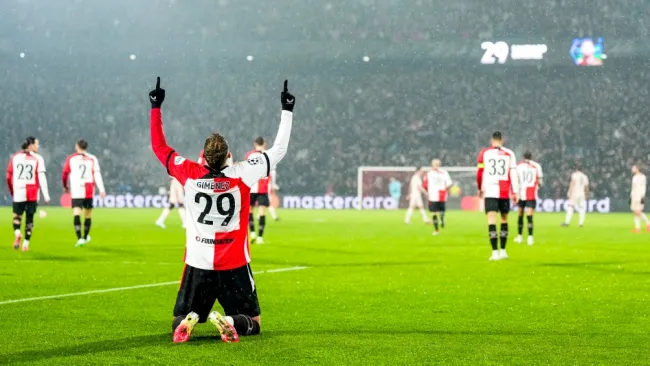 Tras su doblete contra el Bayern Munich, Santiago Giménez se unió a selecta lista de jugadores 