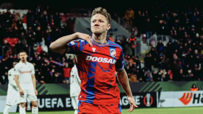 Anderlecht de Chino Huerta sufre primera derrota en Europa League ante Viktoria Plzen