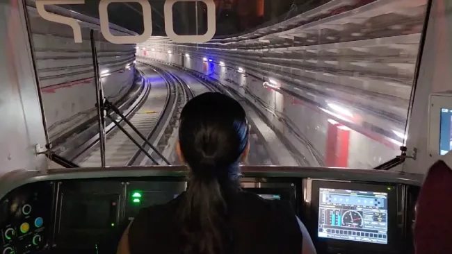 La Línea Rosa es usada por miles de personas al día.