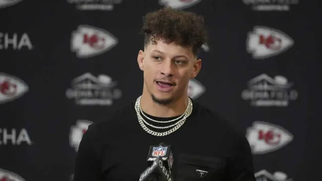 Patrick Mahomes responde a supuestas ayudas arbitrales: 'Hacen lo mejor que pueden'