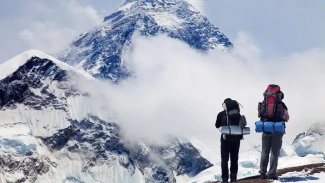 Escalar el Monte Everest te cuesta esto