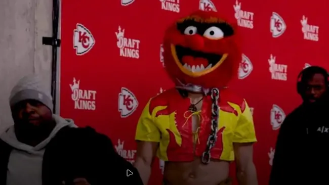 ¡Animal! Mack Hollins llega a Kansas City con disfraz de Los Muppets