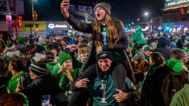 Aficionados inundan calles de Philadelphia celebrando el pase al Super Bowl LIX