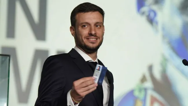 Anselmi durante su presentación con el Porto