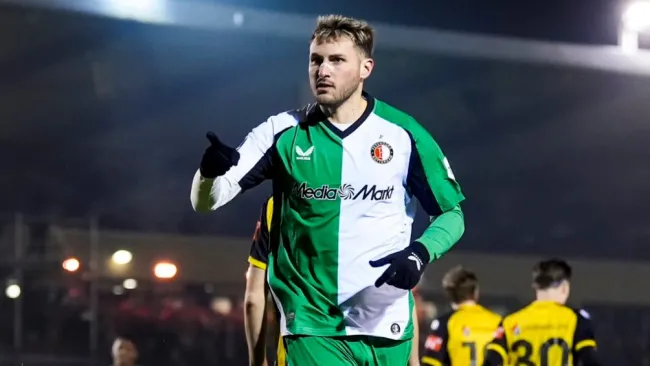 Lesión de Santiago Giménez es un tema menor, reportan en Países Bajos