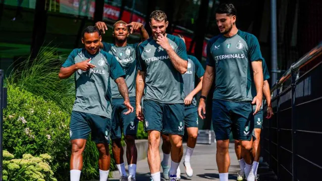 ¿Listo para llegar a Milán? Santiago Giménez 'se despide' de sus compañeros