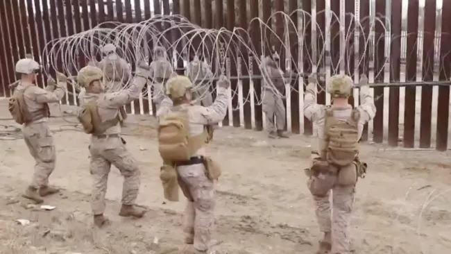 El Ejército norteamericano trabaja en el cruce fronterizo de San Diego.