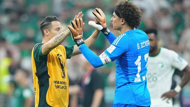 Ochoa y Canales sacaron a Guardado del retiro 